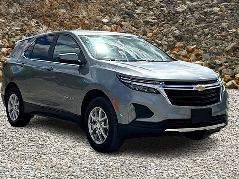 Used 2023 Chevrolet Equinox LT w/ Driver Convenience Package image 11