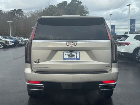 Used 2023 Cadillac Escalade Premium Luxury image 4