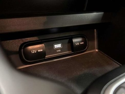 Used 2025 Kia Soul LX w/ LX Technology Package FWD image 29