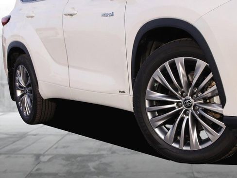 Used 2021 Toyota Highlander Platinum image 3