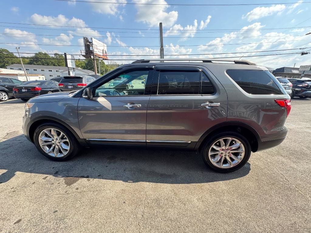 Used 2013 Ford Explorer XLT FWD image 3