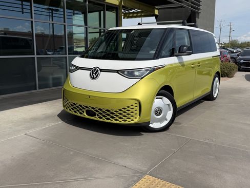 Used 2025 Volkswagen ID. Buzz 1st Edition RWD image 2