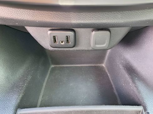 Used 2021 Chevrolet Traverse LS FWD image 21