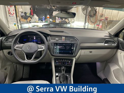 Certified 2024 Volkswagen Tiguan SE w/ Panoramic Sunroof Package AWD/4WD image 20