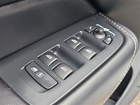 Used 2023 Volvo XC60 B6 Ultimate w/ Protection Package Premier image 30