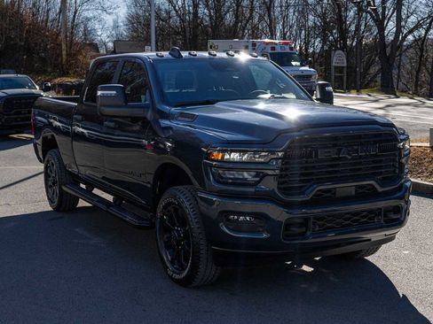 New 2026 RAM 3500 Big Horn AWD/4WD image 3