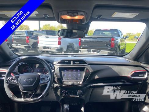 Used 2023 Chevrolet TrailBlazer RS w/ Sun and Liftgate Package AWD/4WD image 19