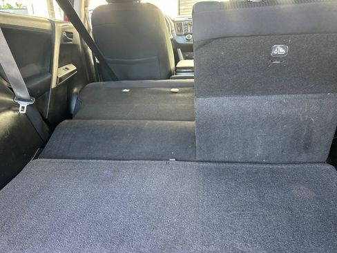 Used 2016 Toyota RAV4 LE FWD image 33