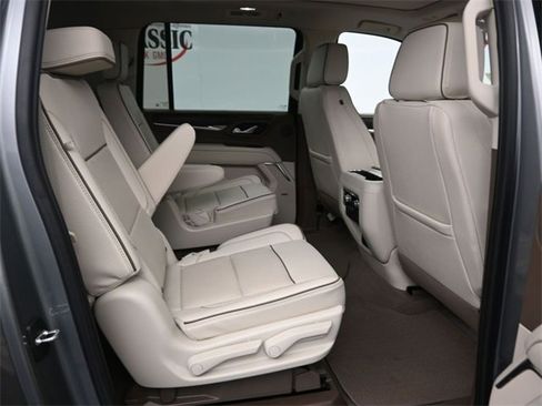Used 2023 GMC Yukon XL Denali image 11