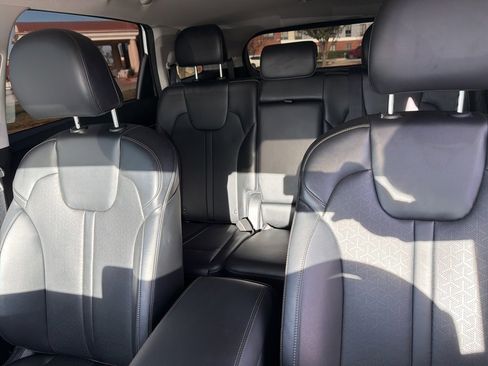 Used 2023 Kia Sorento S image 11