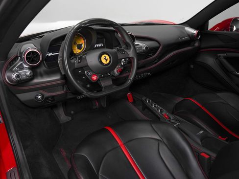 Used 2022 Ferrari F8 Tributo RWD image 11