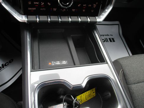 Used 2025 GMC Acadia Elevation image 18