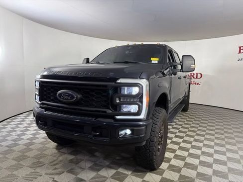 Used 2023 Ford F350 XLT w/ XLT Premium Package AWD/4WD image 4