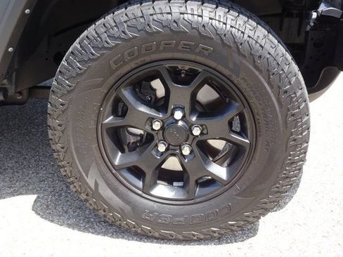 Used 2021 Jeep Wrangler Sport AWD/4WD image 27