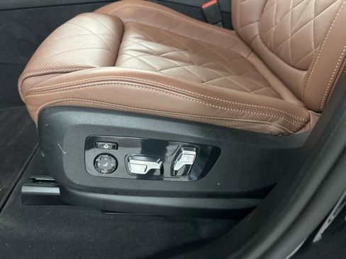 Used 2024 BMW X7 xDrive40i w/ M Sport Package image 9
