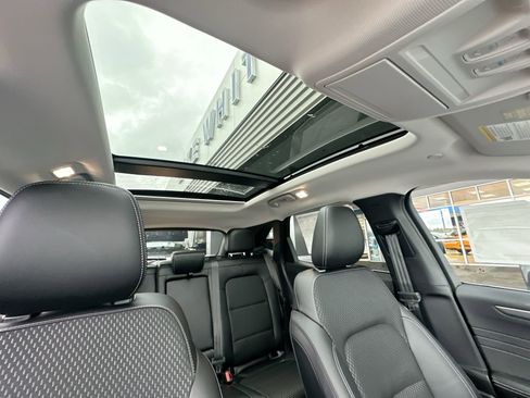 New 2025 Ford Escape SE FWD image 31