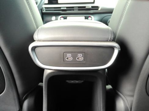 Used 2024 Genesis GV60 RWD image 28