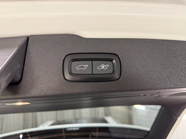 Used 2022 Volvo V60 T5 Cross Country w/ Advanced Package AWD/4WD image 10