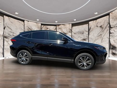 Used 2021 Toyota Venza LE AWD/4WD image 5