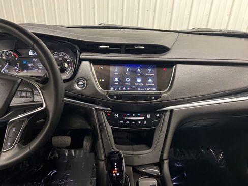 Certified 2025 Cadillac XT5 Premium Luxury AWD/4WD image 15