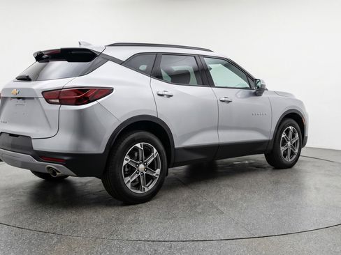 Used 2025 Chevrolet Blazer LT image 9
