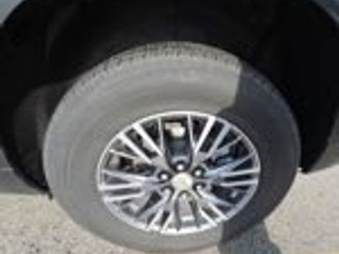 Used 2026 Chevrolet Traverse LT FWD image 15