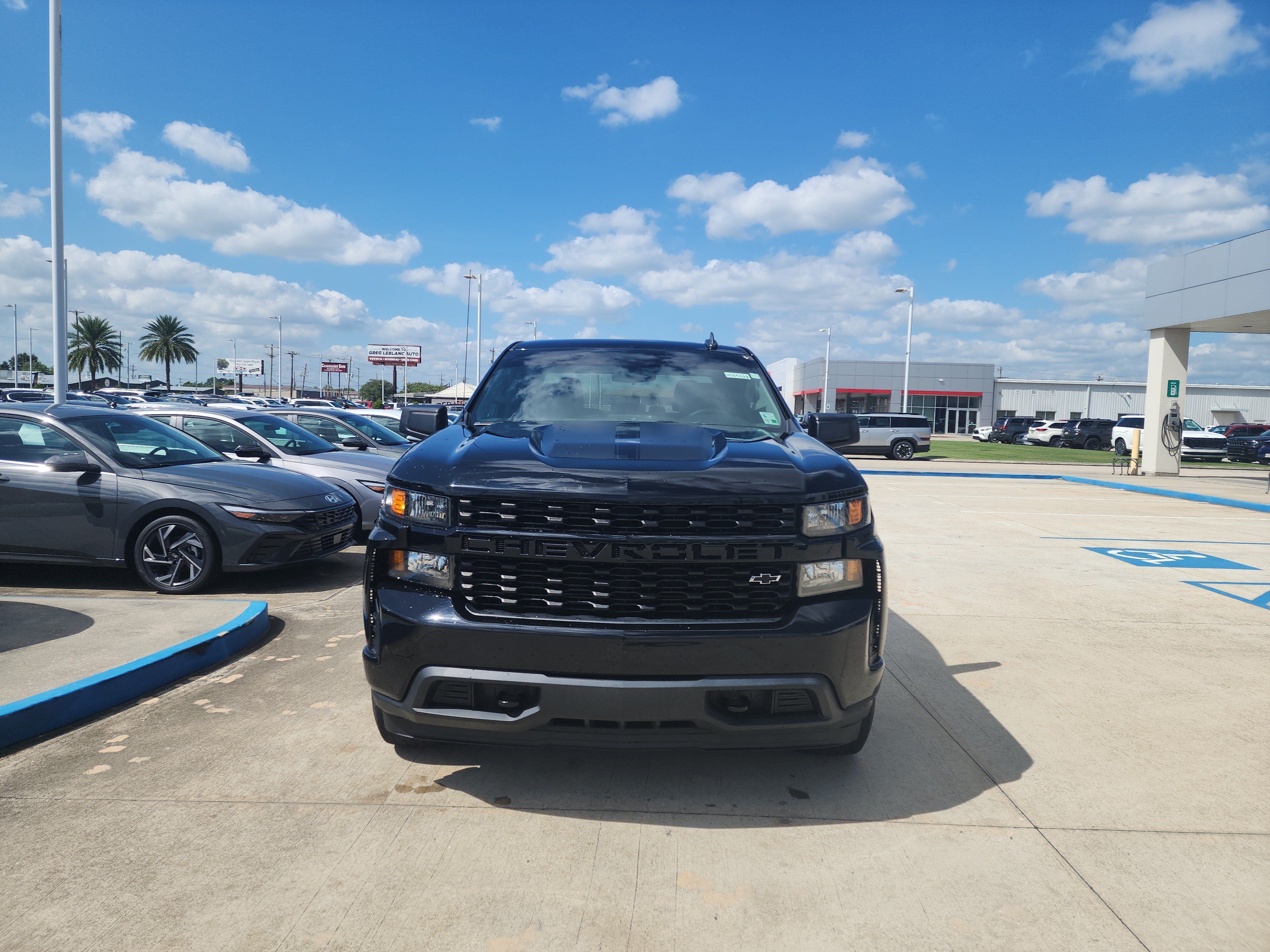 Used 2022 Chevrolet Silverado 1500 Custom w/ Rally Edition RWD image 2