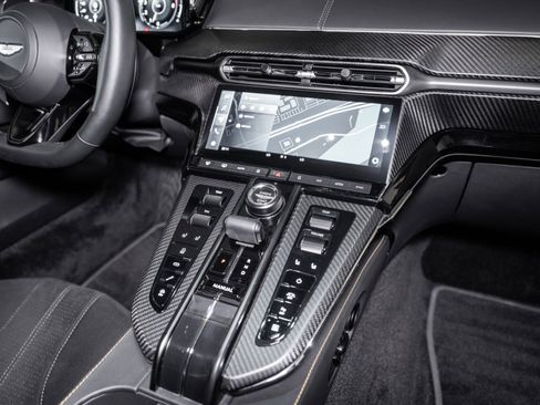 Used 2025 Aston Martin V8 Vantage Coupe image 20