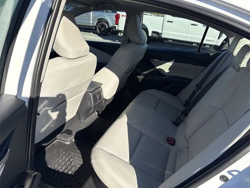 Used 2025 Toyota Camry XLE image 19