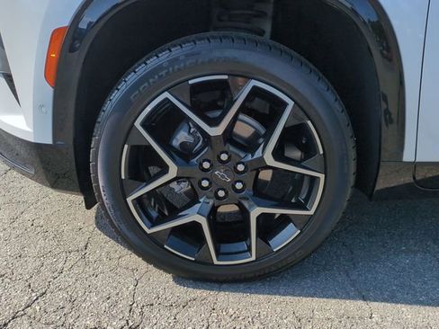 Used 2025 Chevrolet Traverse High Country w/ LPO, Floor Liner Package FWD image 10