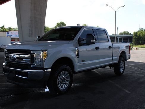 Used 2018 Ford F250 XLT AWD/4WD image 2
