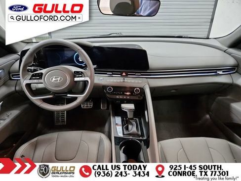 Used 2025 Hyundai Elantra SEL image 11
