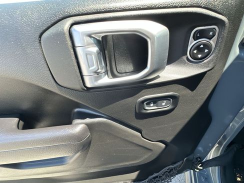 Used 2024 Jeep Wrangler Unlimited AWD/4WD image 23