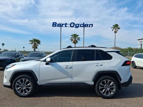 Used 2023 Toyota RAV4 XLE Premium FWD image 3