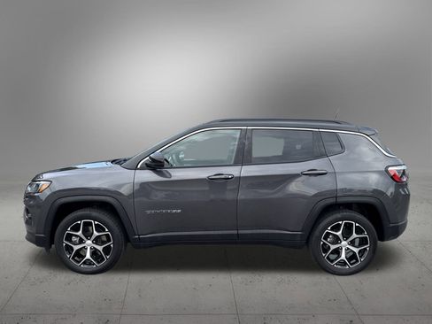 Used 2024 Jeep Compass Limited image 2