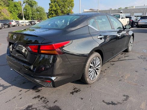 Used 2025 Nissan Altima 2.5 SV FWD image 7