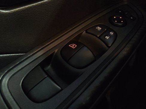 Used 2025 Nissan Versa S w/ Trunk Package FWD image 27