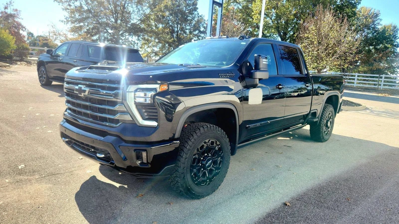 Used 2024 Chevrolet Silverado 2500 High Country w/ High Country Premium Package AWD/4WD image 6