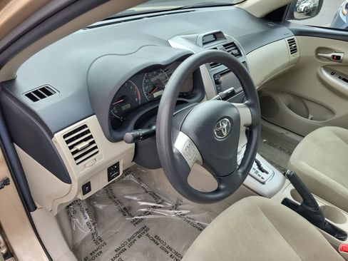 Used 2013 Toyota Corolla LE FWD image 18