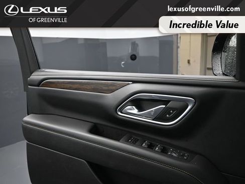 Used 2023 Chevrolet Suburban Premier image 22