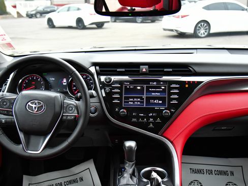 Used 2019 Toyota Camry XSE image 37