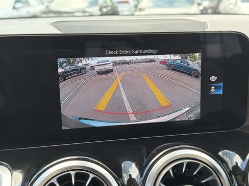 Used 2023 Mercedes-Benz GLB 250 image 22