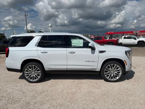 New 2026 GMC Yukon Denali w/ Denali Reserve Package AWD/4WD image 7