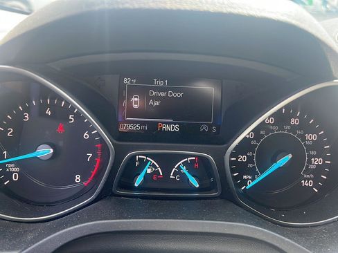Used 2017 Ford Escape SE w/ SE Cold Weather Package AWD/4WD image 21