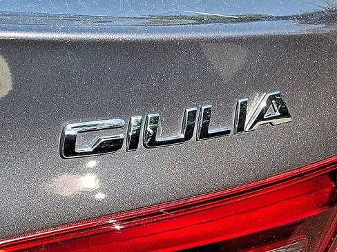 Used 2018 Alfa Romeo Giulia Ti AWD/4WD image 10