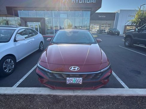 Used 2025 Hyundai Elantra Limited FWD image 7
