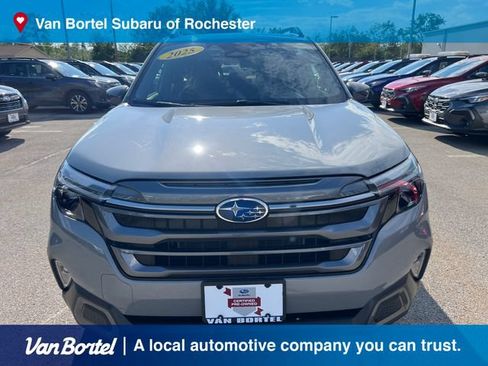 Used 2025 Subaru Forester Limited AWD/4WD image 2