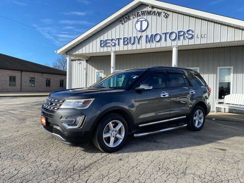 Used 2016 Ford Explorer XLT w/ Equipment Group 202A image 2
