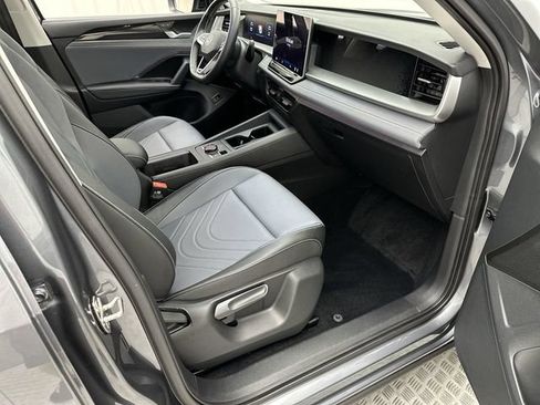 Certified 2025 Volkswagen Tiguan SE AWD/4WD image 25
