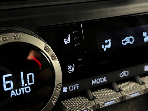 Used 2025 Toyota 4Runner Limited AWD/4WD image 21